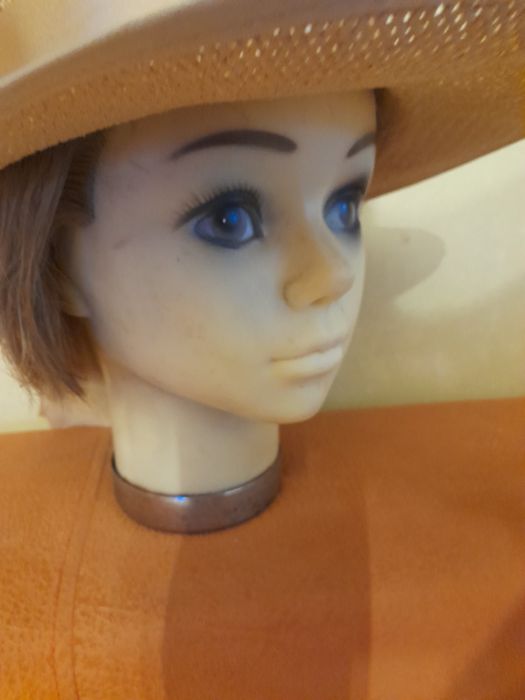 Manechin cap de fetiță vintage, deosebit