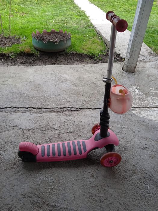 Продам детский самокат б.у