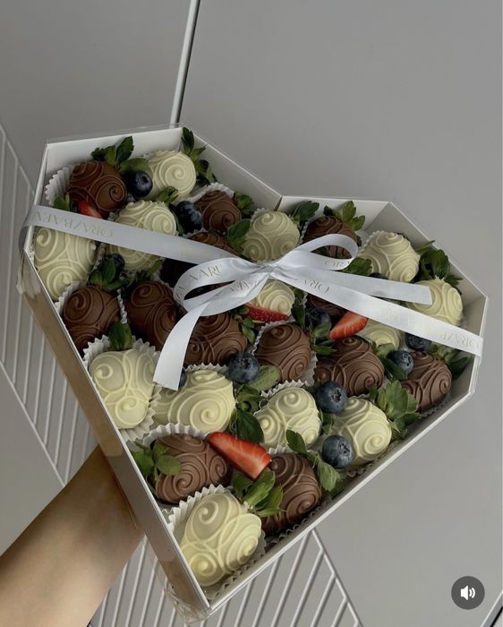 Клубника в шоколаде в наличии