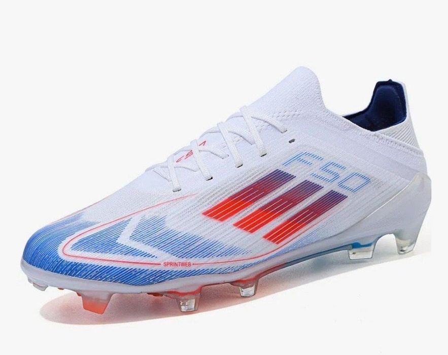 FUTBOL BUTSASI Razmer 44 . 43 kiyadiganlarga bemalol siqadi.Yangi