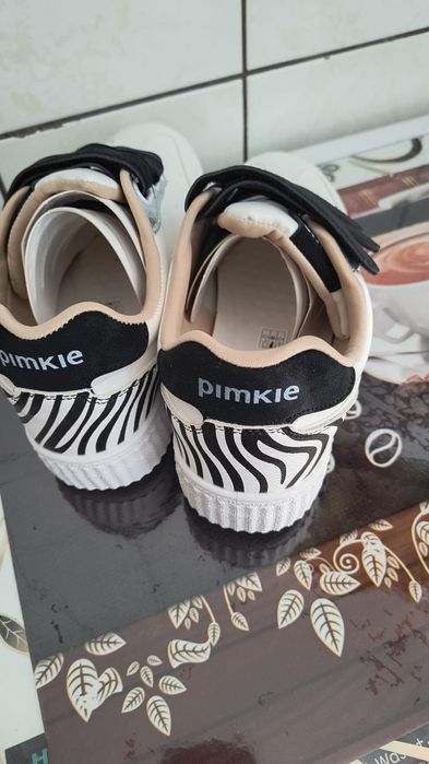 Vând adidași noi și ghete noi ,de mărimea 38 -39