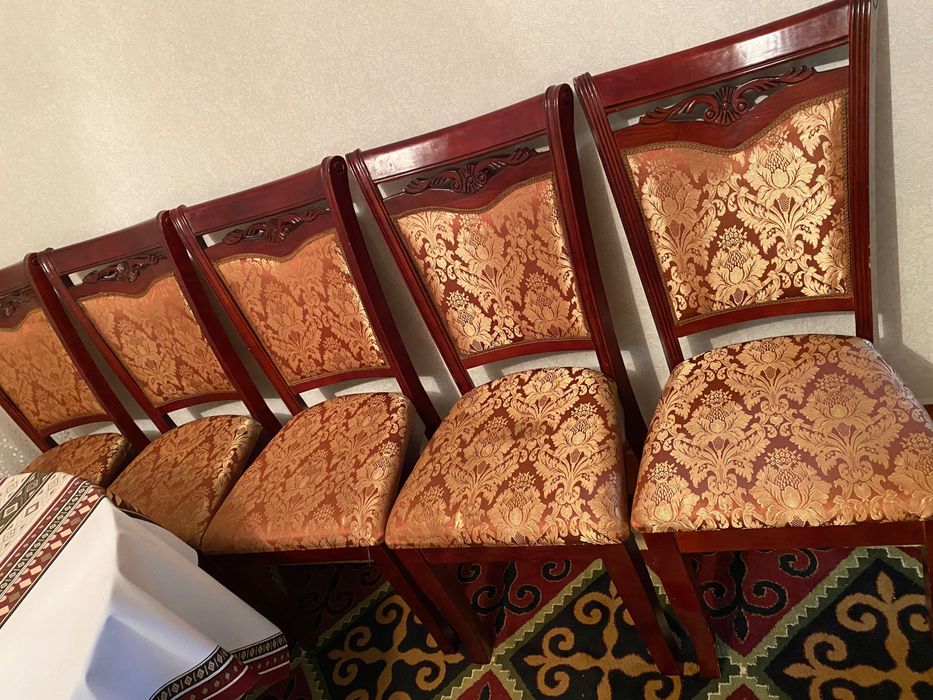 Стол со стульями б/у в хорошем состоянии