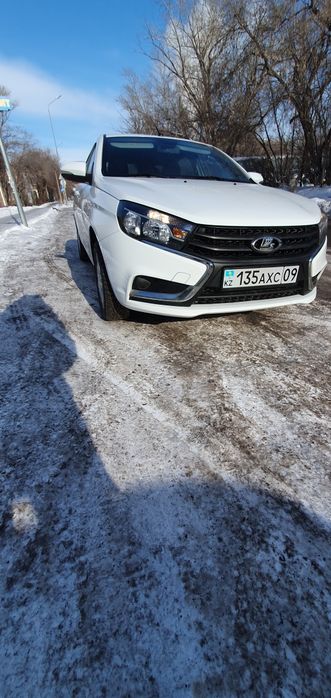 Продам весту с родным пробегом  в родной краске