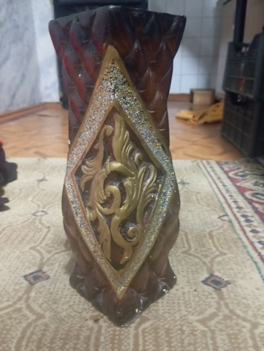 Турт бурчак шаклда ваза