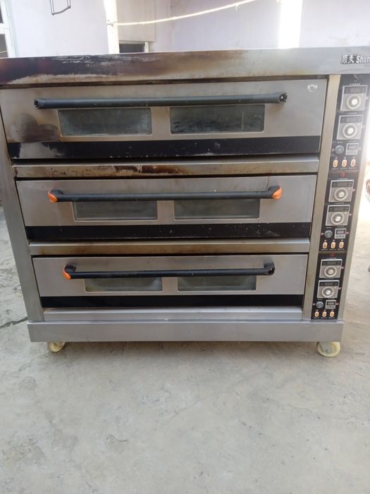 Срочно продаю печку и мишалка для теста 25 кг