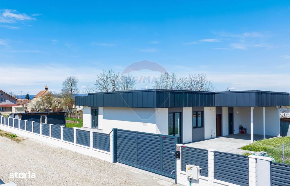 Casă cu 5 camere de vânzare, Hălchiu