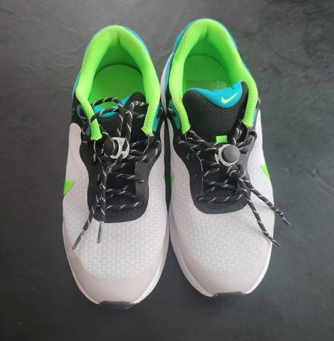 маратонки Nike Revolution 7