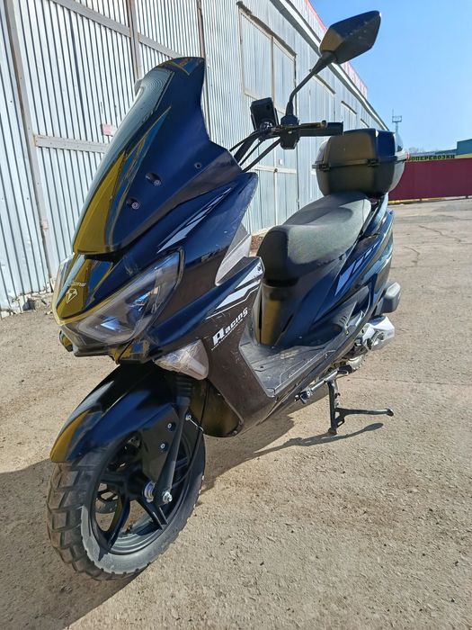 Продам Макси скутер