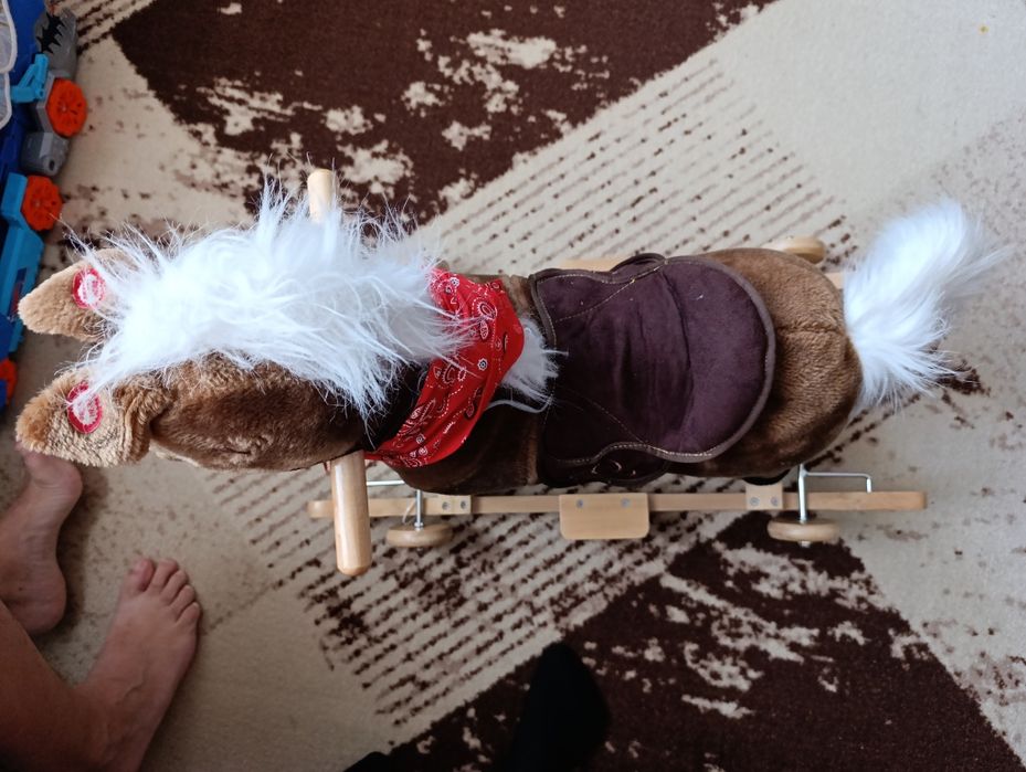 Плюшено конче-люлка Moni