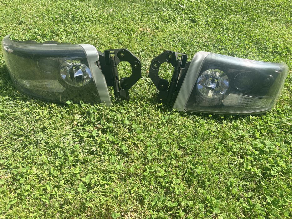 Far Renault Premium HELLA Original Stânga + 2x Dreapta 24V Cod OEM
