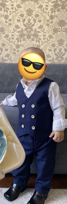 Продам детский костюм тройка