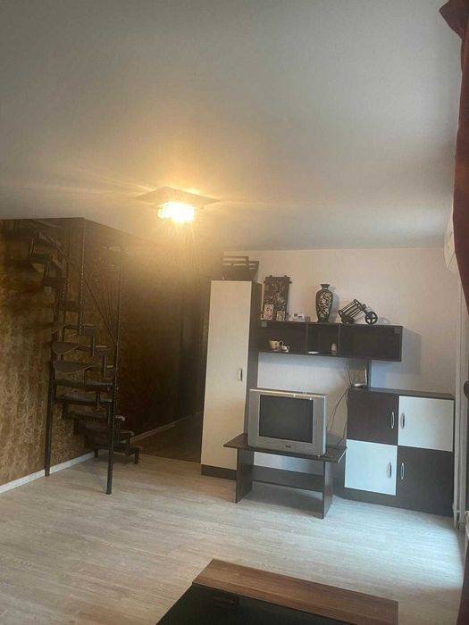 Camera la apartament la curte