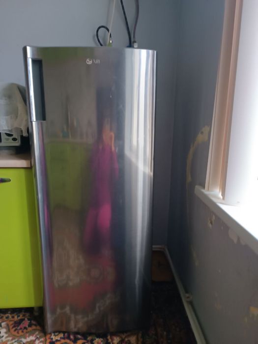 Холодильник LG, качество оригинальное, фирменное, работает отлично.