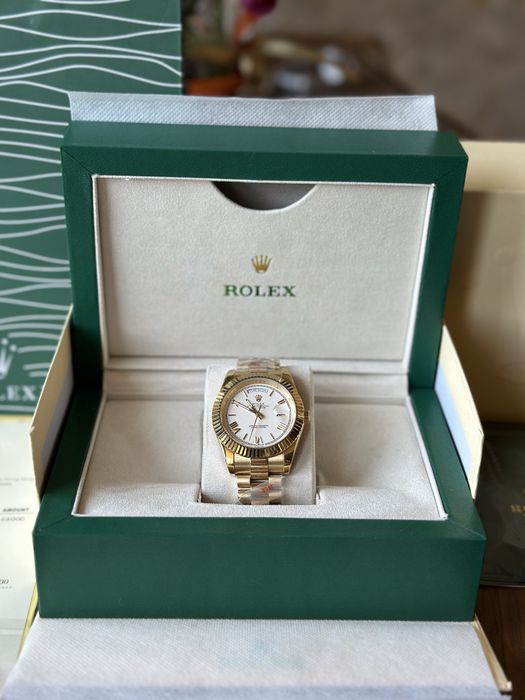 Rolex Day-Date Gold And White Dial President 40 mm