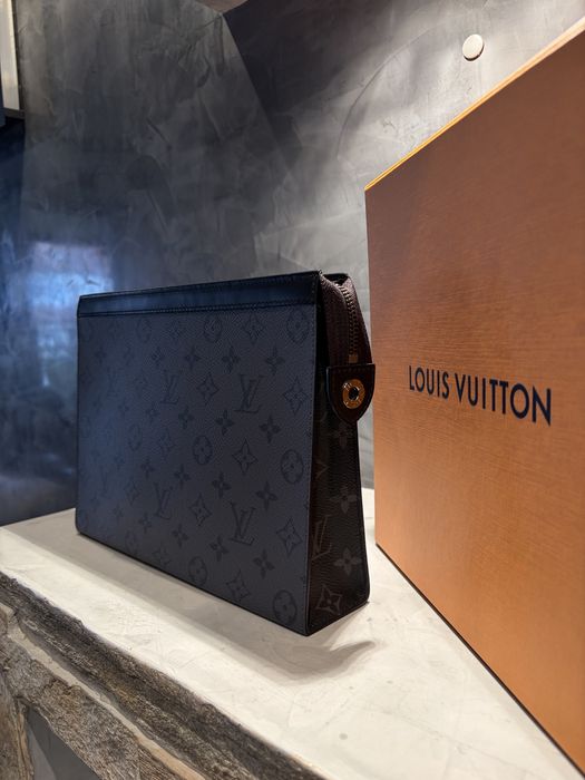 100% ОРИГИНАЛЕН Louis Vuitton Clutch Voyage MM + бележки и кутия