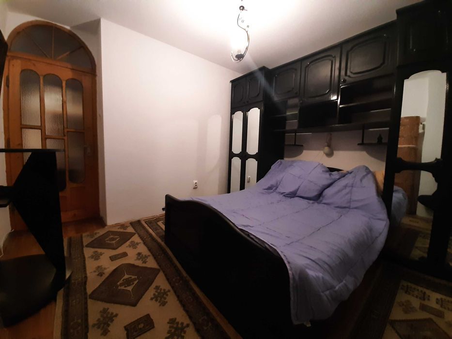 Inchiriez apartament cu 3 camere