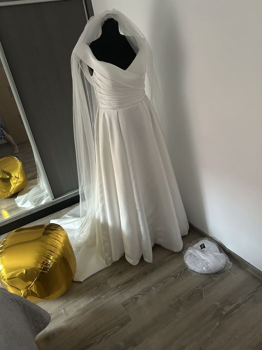 Vand rochie de mireasa marime L-XL cu corset reglabil