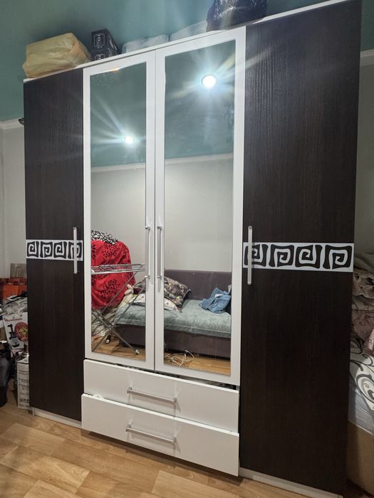 Распашной шкаф для одежды