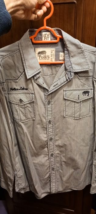 Tricouri cămăși șapcă