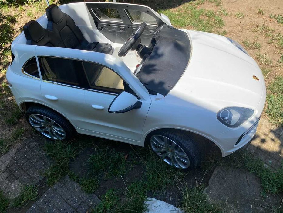 Детски Електрически коли/джипки Porsche Cayene, бяла или черна.