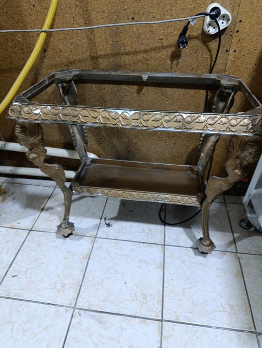 Продам столик ,,Нимфа''