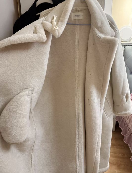Бежевое замшевое пальто