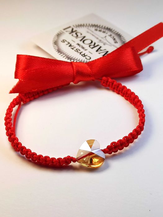 Гривна с червен конец и златно сърце Swarovski