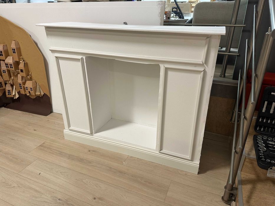 Декоративна камина за студийни снимки – здрава конструкция