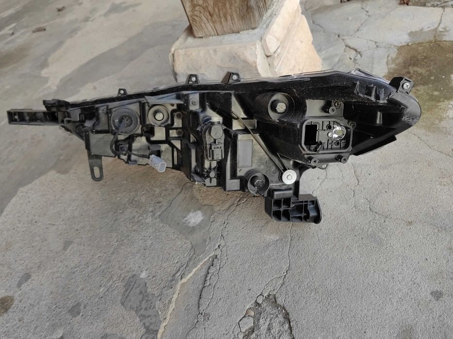 Фар Toyota Corolla Cross LED десен / Фар Тойота Корола Крос Оригинален