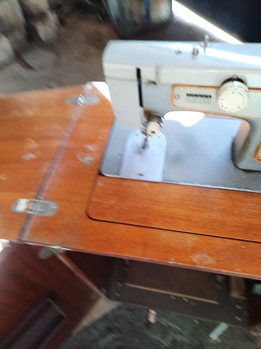 Продам советскую швейную машинку