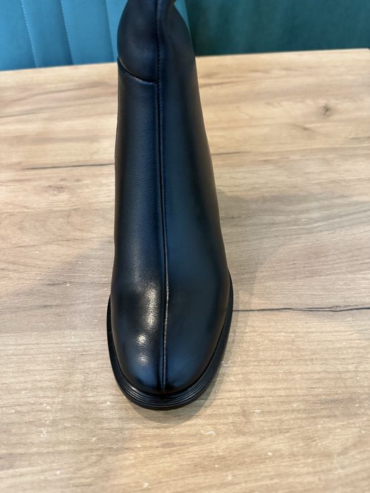 Черные кожаные сапоги