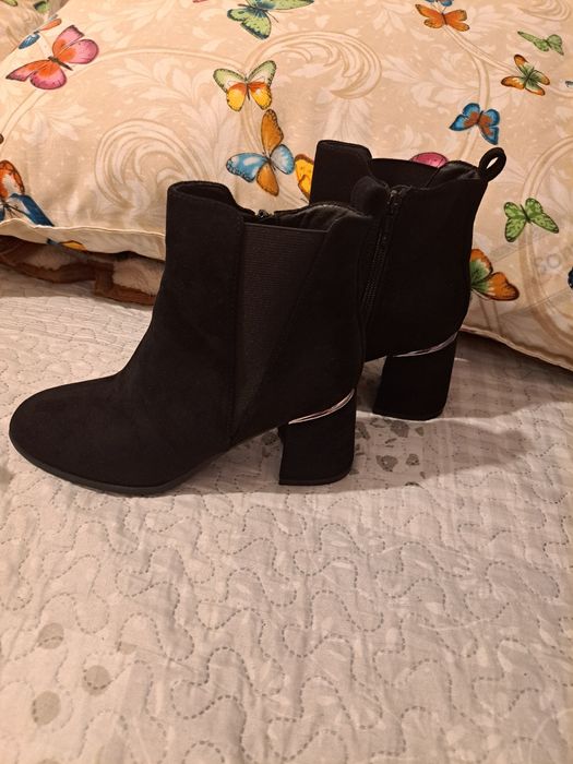 Ghete /Botine negre mas 37
