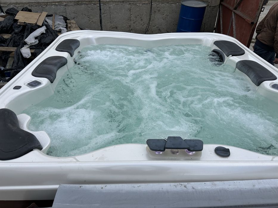 Джакузи   6 места всички екстри музикална система