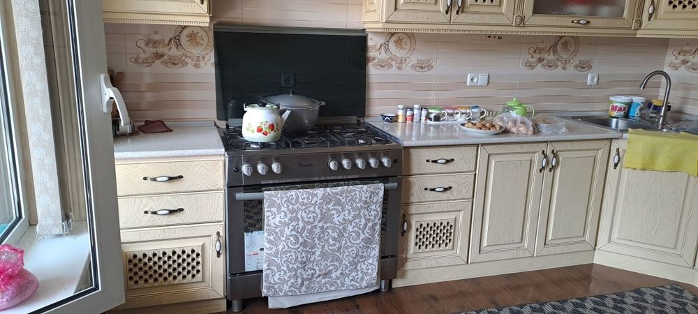 Срочно!!! Продается!!! Кухонный мебель со всеми техниками.