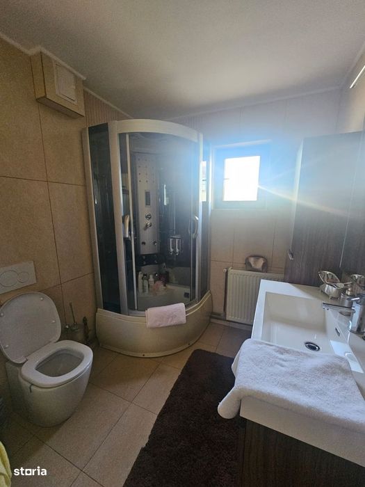 Casă de închiriat în apropiere de Curtea de Argeș.