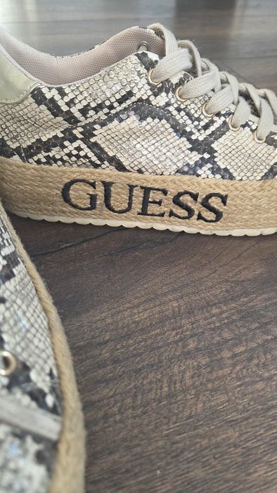 Еспадрили Guess.