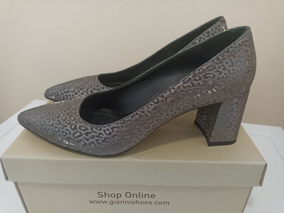 Дамски обувки с ток Gianni