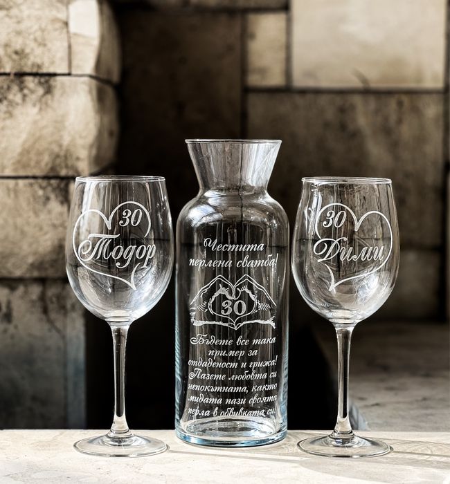 Комплект гравирана гарафа с чаши за вино