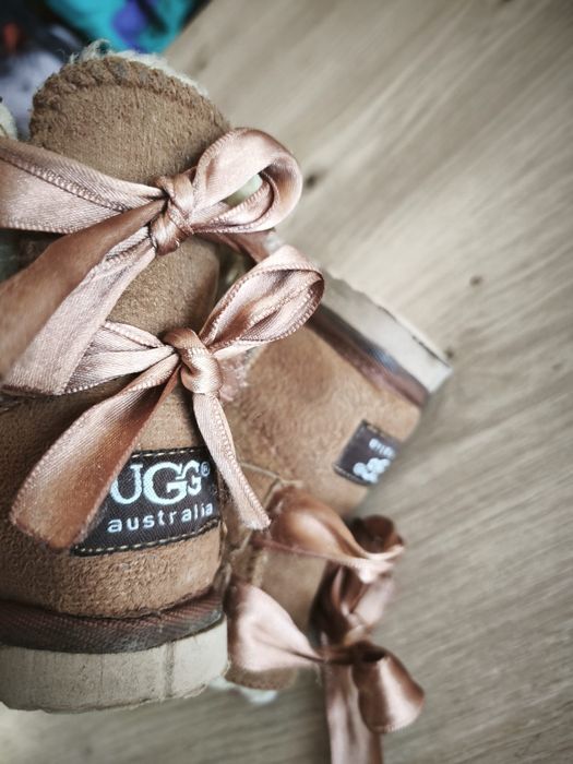 Ugg bebe mărimea 19