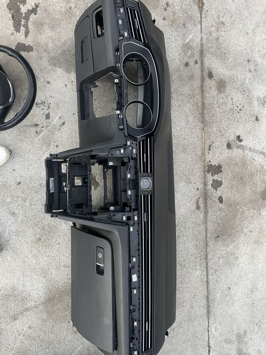 Torpedou / grila ventilatie bord / trim Volkswagen Passat b8