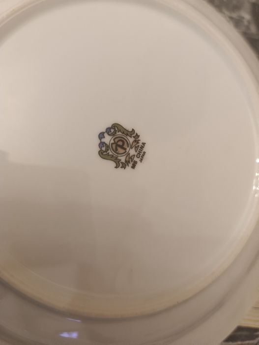 Две старинные тарелки для супа, японская и советская