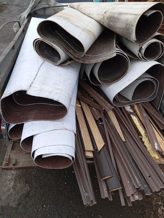 Продам линолеум б/у толстый с утеплителем -1500/м2