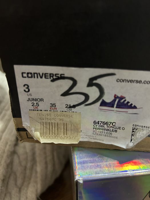 Tenesi Converse marimea 35-21,5-22cm originali