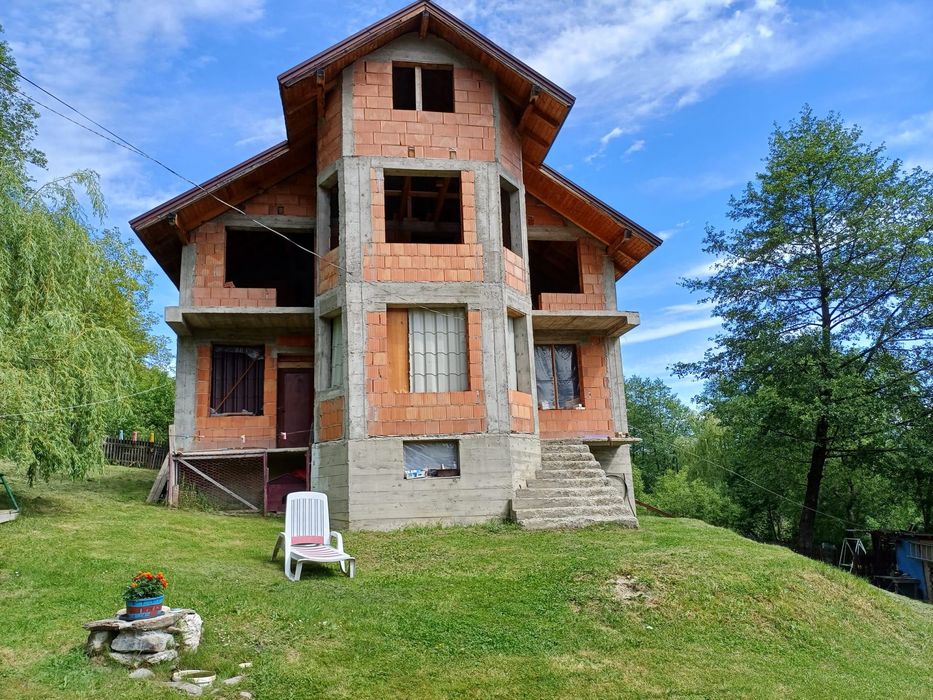 1 Casă de Locuit + 1 Pensiune Funcțională + 1 Pensiune la Roșu | Bran | 2700 m