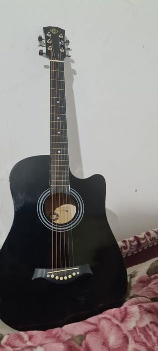 Продам гитару хорошо состояние