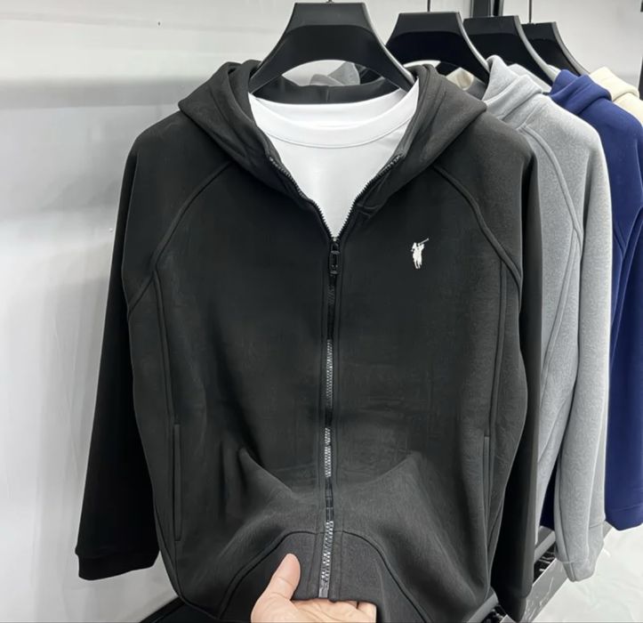 Продам 2 кофты.