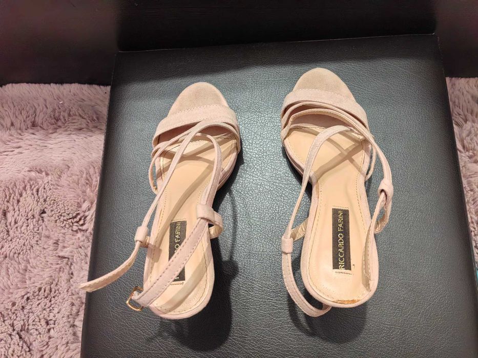 Сандали на ток цвят Пудра