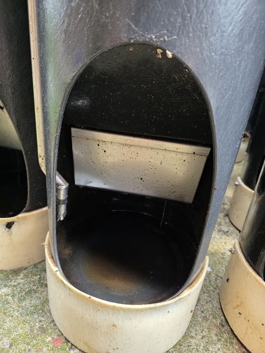 Vând hrănitoare pentru porci