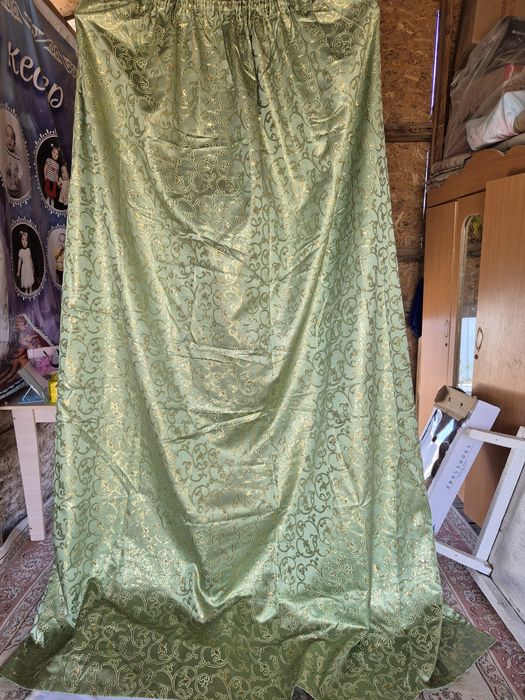 Срочно көшуге байланысты перде сатылады.