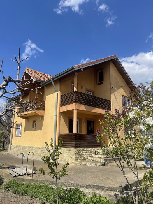 Casa cu etaj com Gropnita sat Bulbucani
